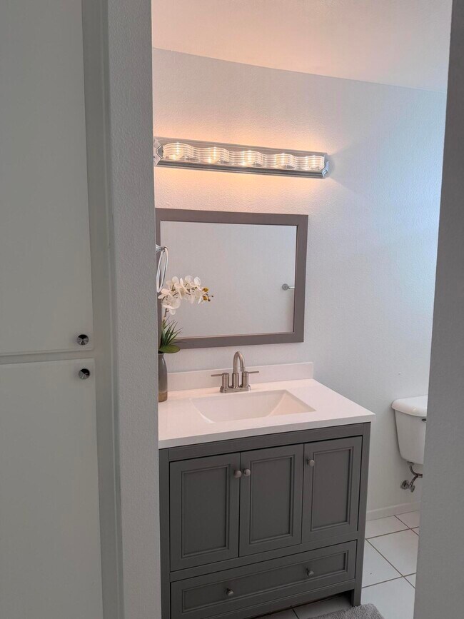 Building Photo - 51905 Avenida Velasco