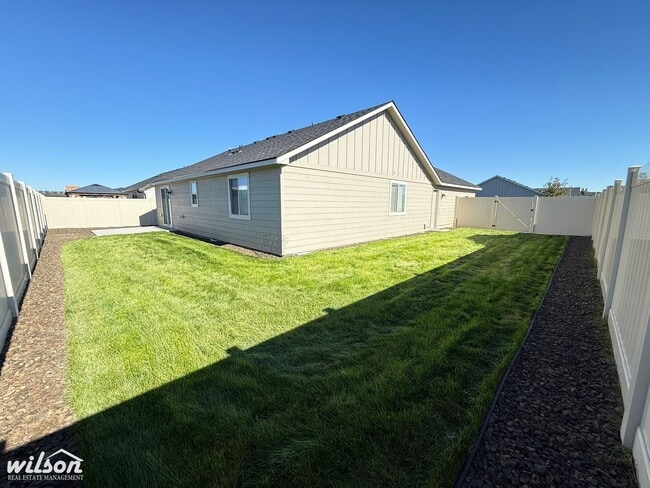 Building Photo - 3BD/2BA - Stunning Modern Home in Desirabl...