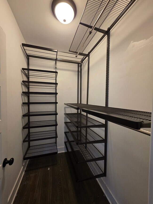 Building Photo - Gorgeous one of a kind 5 bedroom home fully updated