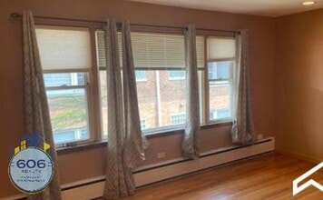 Building Photo - Franklin Park Apartments!
