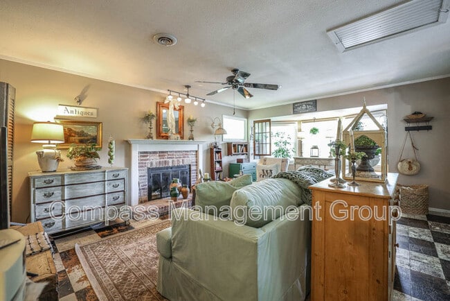 Building Photo - 1125 Timbergrove Dr