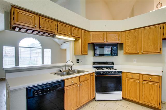 Building Photo - 2104 Regency Dr