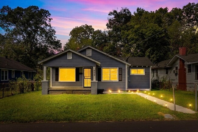 Primary Photo - Beautifully Renovated 4 Bedroom 2 Bath Hom...