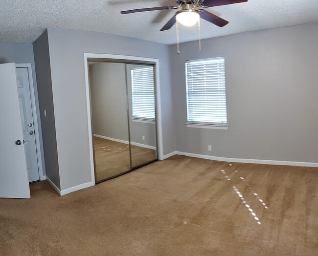 Building Photo - 4806 Lindale Dr