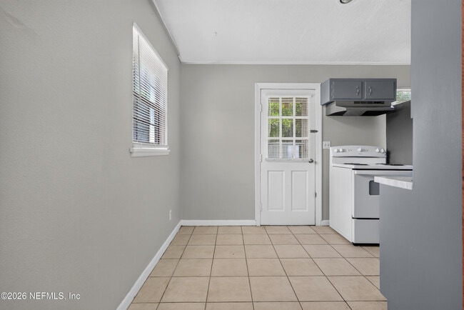 Building Photo - 255 Woodside Dr