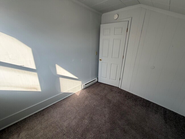 Building Photo - 922-4 Vermilion-