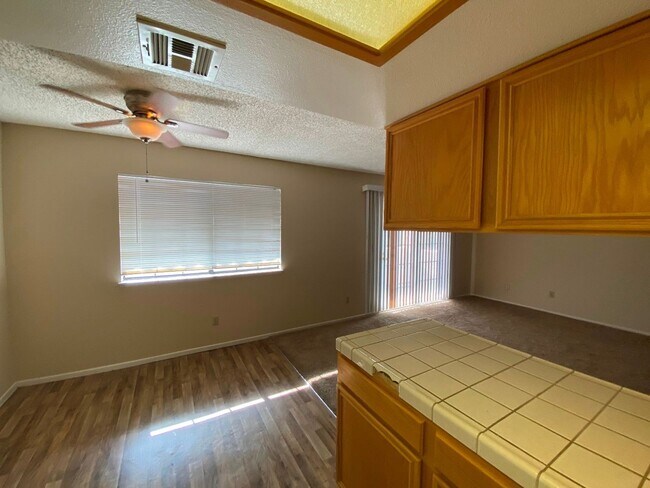 Building Photo - 101 Luna Way