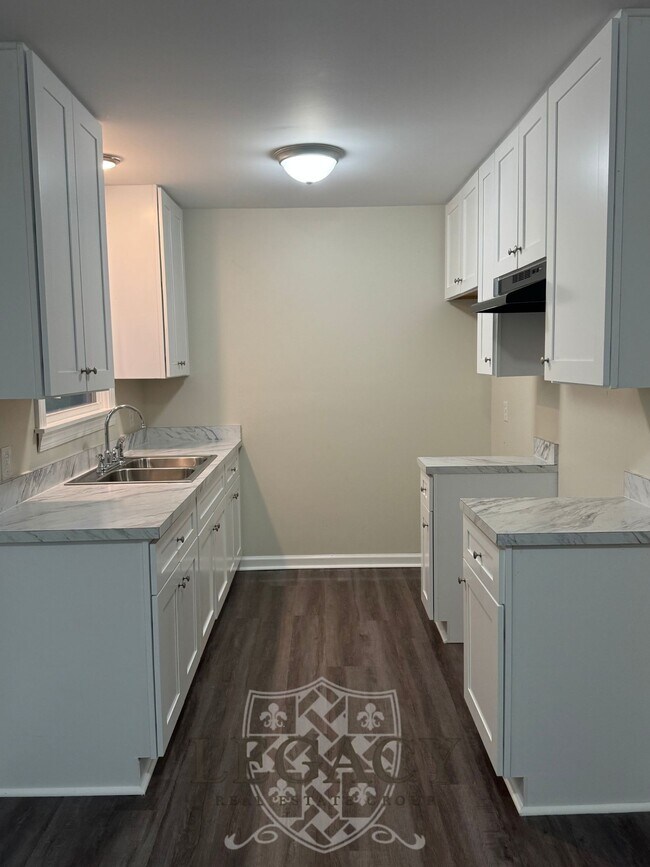 Building Photo - 2316 Woodridge Dr