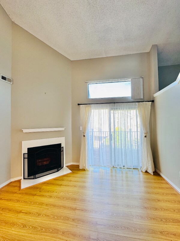 Building Photo - 1514 Roberts Way