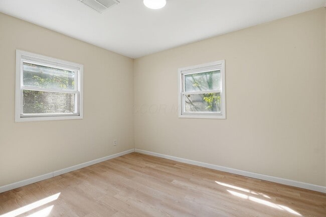 Building Photo - 1074 S James Rd