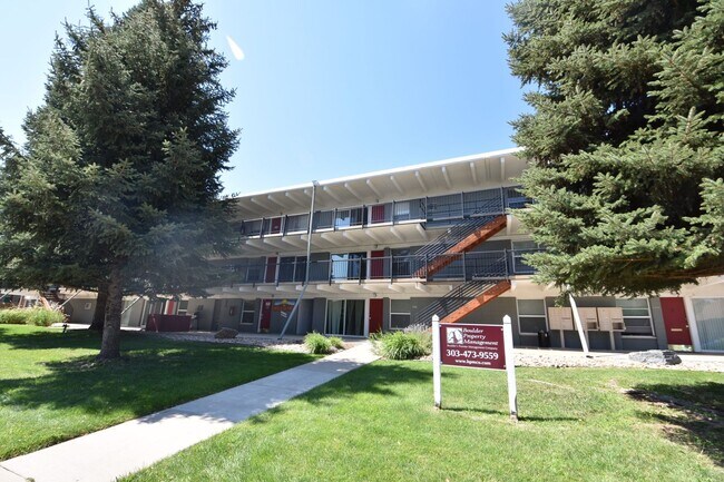 Building Photo - 2 Bedroom Condo Available at The Meadows