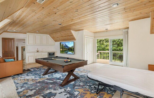 Building Photo - 6408 E Mercer Way