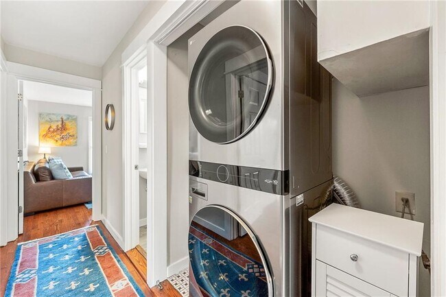 Building Photo - 235 Hillside Dr NW