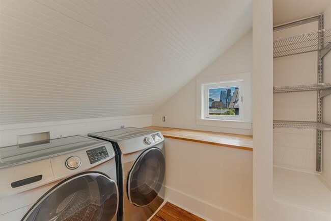 Building Photo - 1203 Newton St