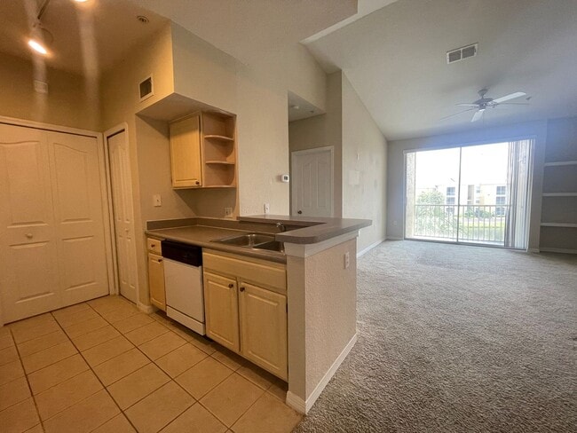 Building Photo - 1br/1ba Visconti Condo with Water View!