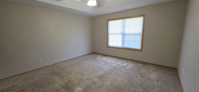 Building Photo - 3 Bedroom 2 Bath in Strafford on a corner lot for $1395!