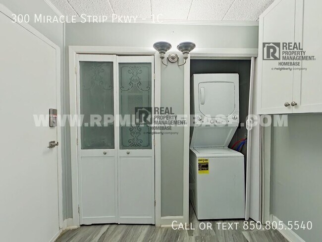 Building Photo - 300 Miracle Strip Pkwy SW