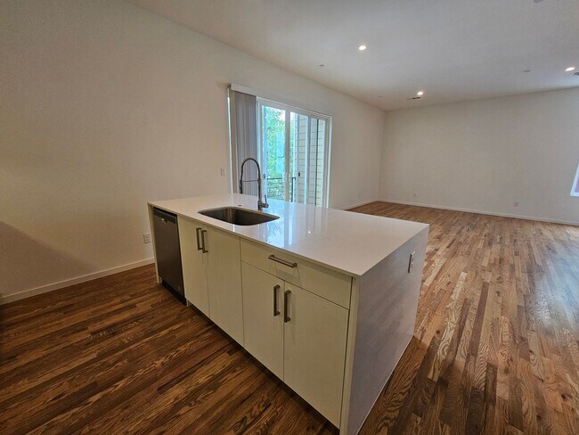 Building Photo - Minutes from Downtown, Uptown, Henderson, ...