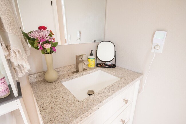 Building Photo - BEAUTIFUL 4 BEDROOM / 3 BATH HOME IN LAFAY...