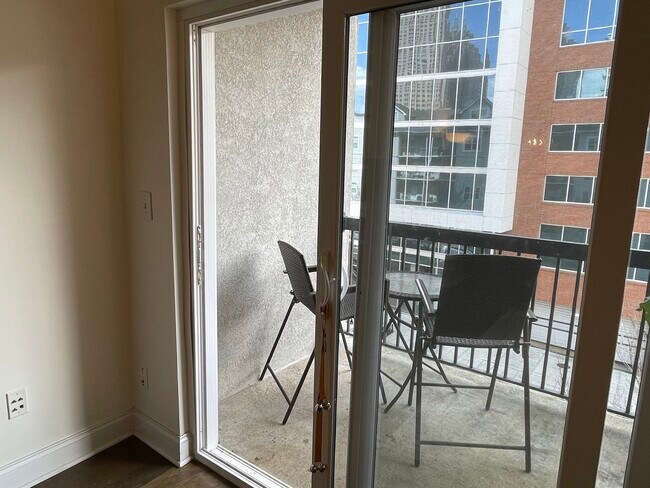 Building Photo - 1074 Peachtree Walk NE