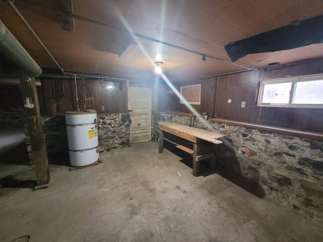 Building Photo - Spacious 2bd / 1Bath home in the Perry District!