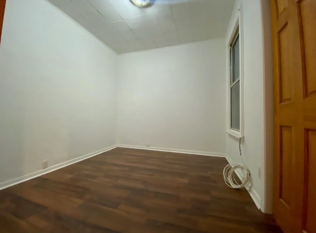 Building Photo - 21-18 Rene Ct