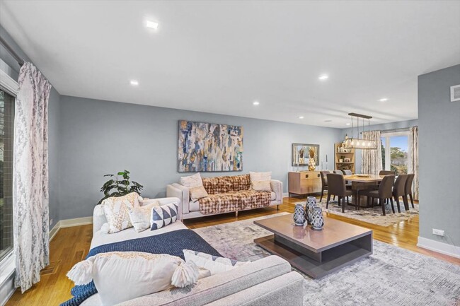 Building Photo - 2076 Valley Lo Ln