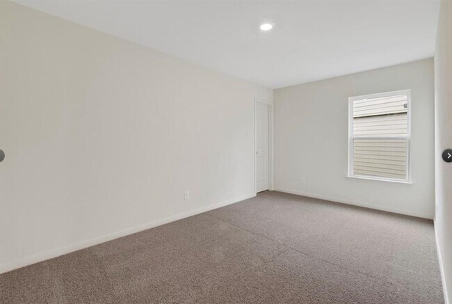 Building Photo - 301 Crescent Park Dr