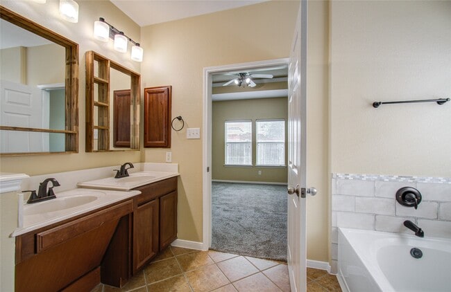 Building Photo - 17607 Memorial Falls Dr