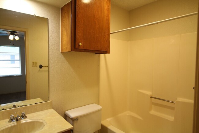 Building Photo - 12414 Cimmarron Dr