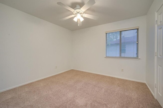 Building Photo - 1112 Sundrop Pl