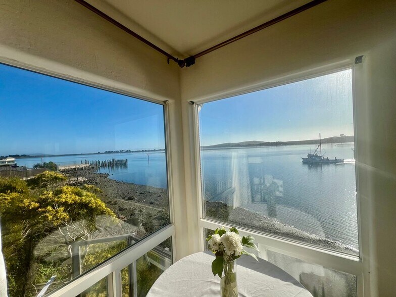 Building Photo - 975 CA-1