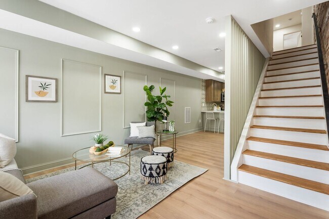 Building Photo - Beautiful 3 Bedroom 4 Bathroom East Baltim...