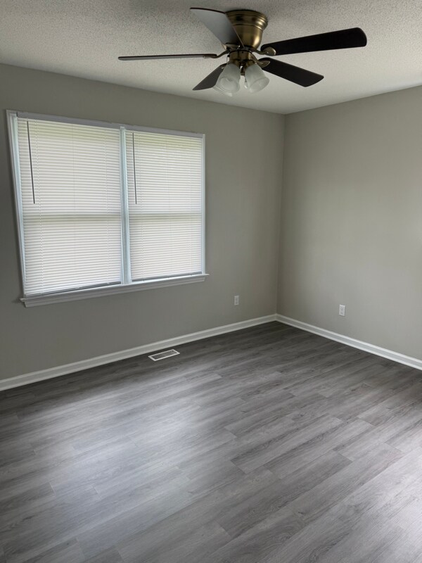 Building Photo - 105 Marcus Dr