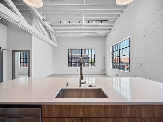 Building Photo - Lolo Lofts