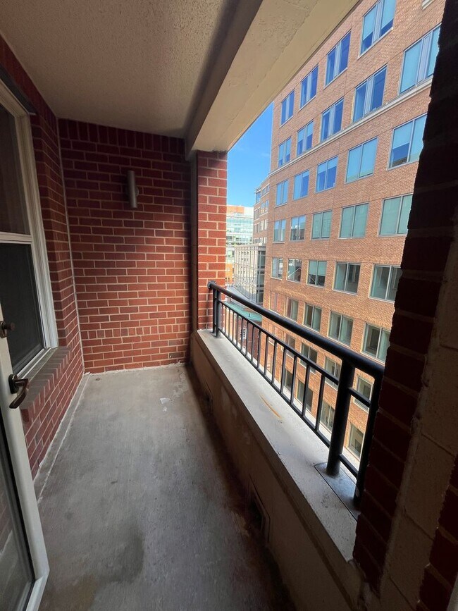 Building Photo - UPDATED Modern 1BR at The Artisan | Downto...