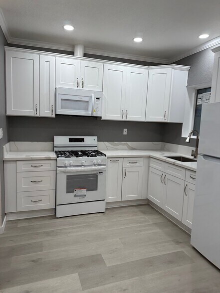 Building Photo - 3606 Clairemont Mesa Blvd
