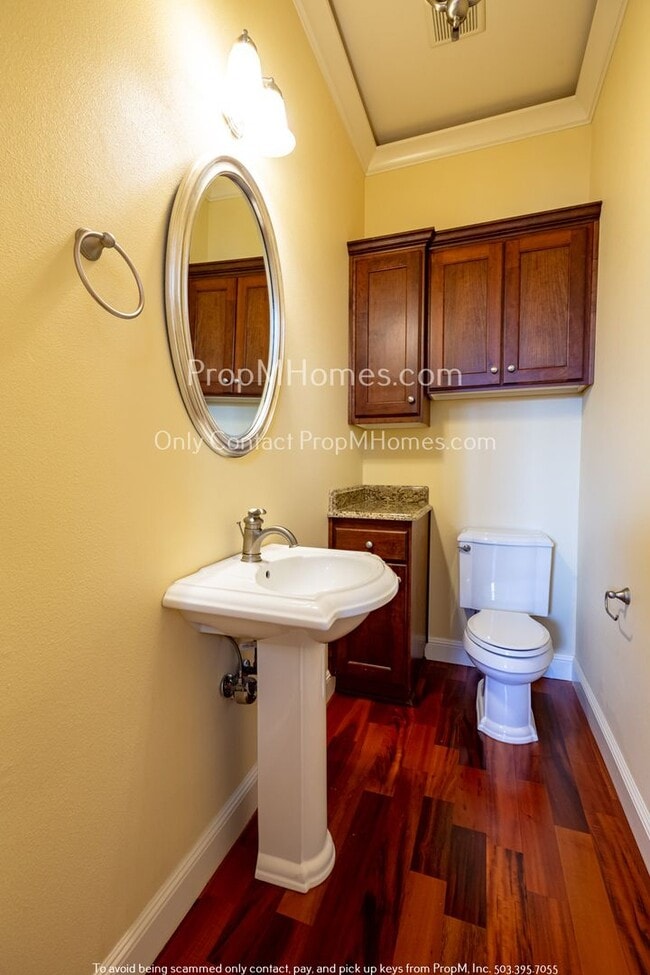 Building Photo - Gorgeous Humboldt Two Bedroom Townhouse In North Portland!