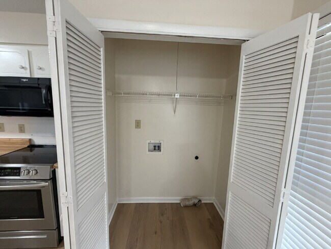 Building Photo - Townhouse for Rent