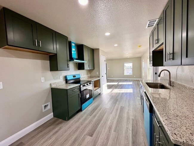 Building Photo - 1012 W 26th St