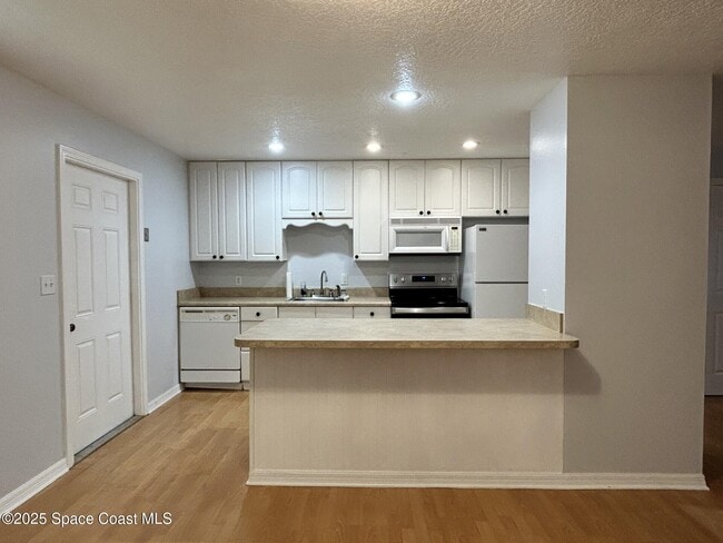 Building Photo - 427 Azalea Ave