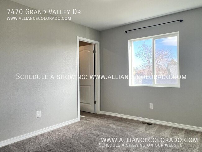 Building Photo - 7470 Grand Valley Dr