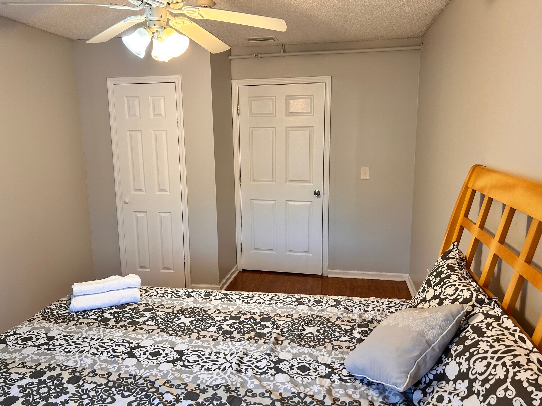 Building Photo - 4294 Tanglewilde Dr S