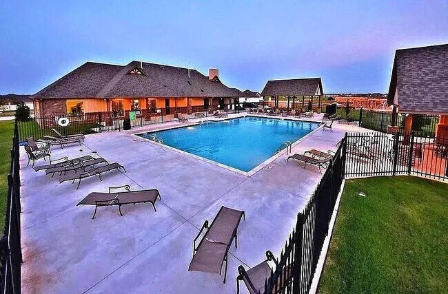 Building Photo - 18208 Autumn Grove Dr