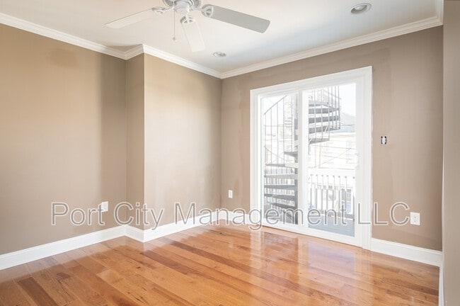 Building Photo - 724 S Ellwood Ave