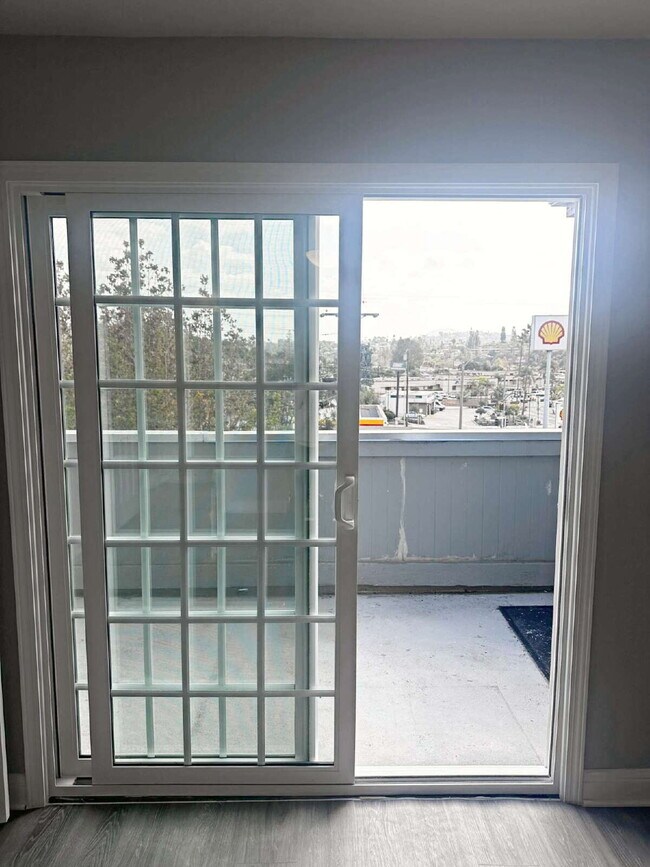 Building Photo - La Mesa Four-Plex Townhouse with Decks & G...