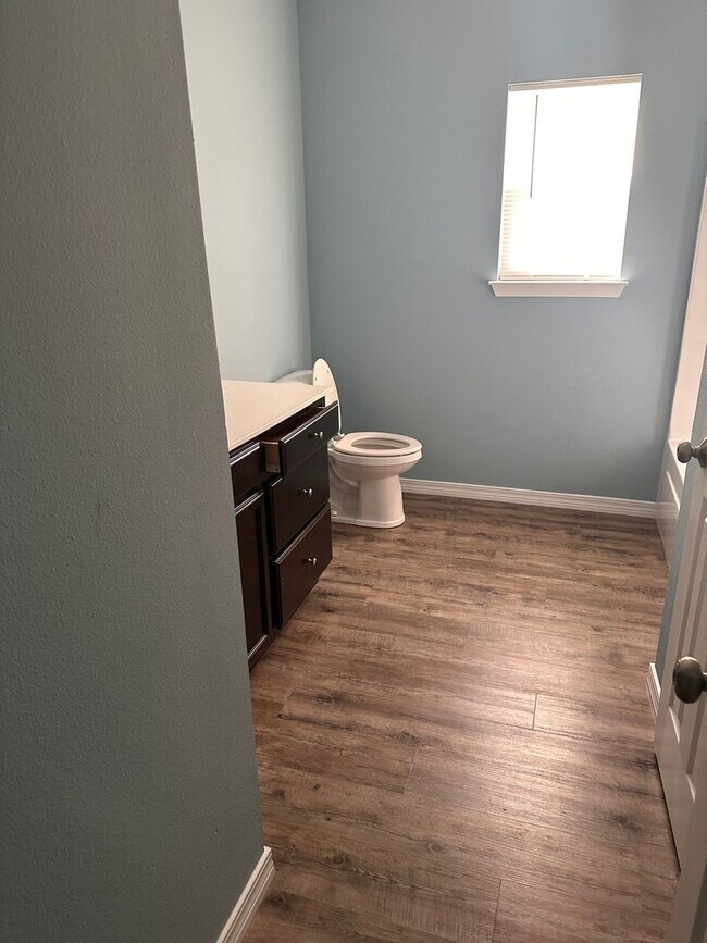 Building Photo - Beautiful 3 Bedroom/ 2 Bath Home