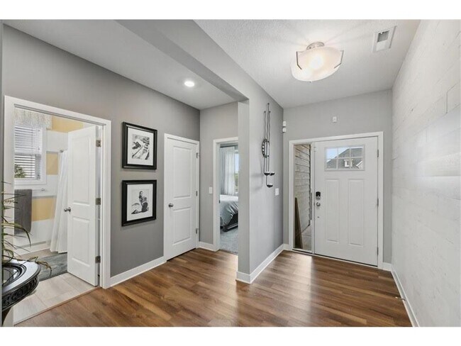 Building Photo - 9337 Bridle Way