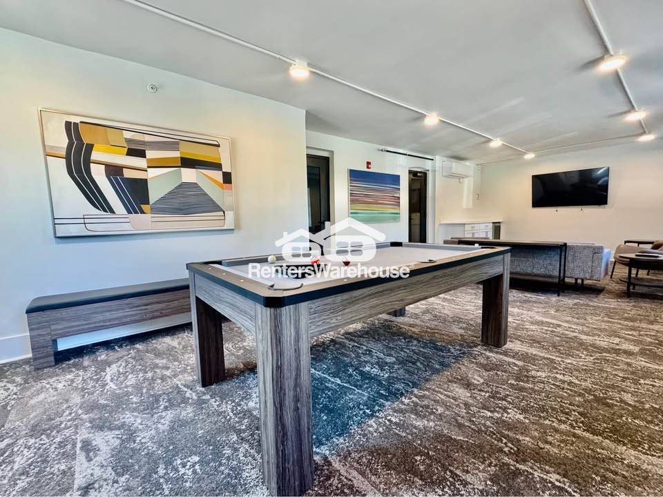 Building Photo - 2305 Grand Ave