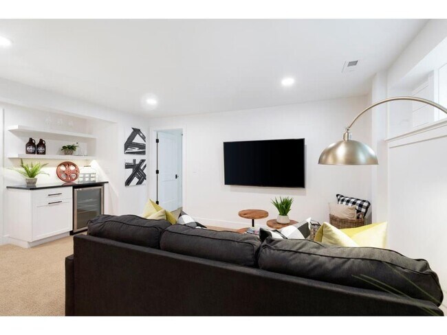 Building Photo - 231 Manitoba Ave